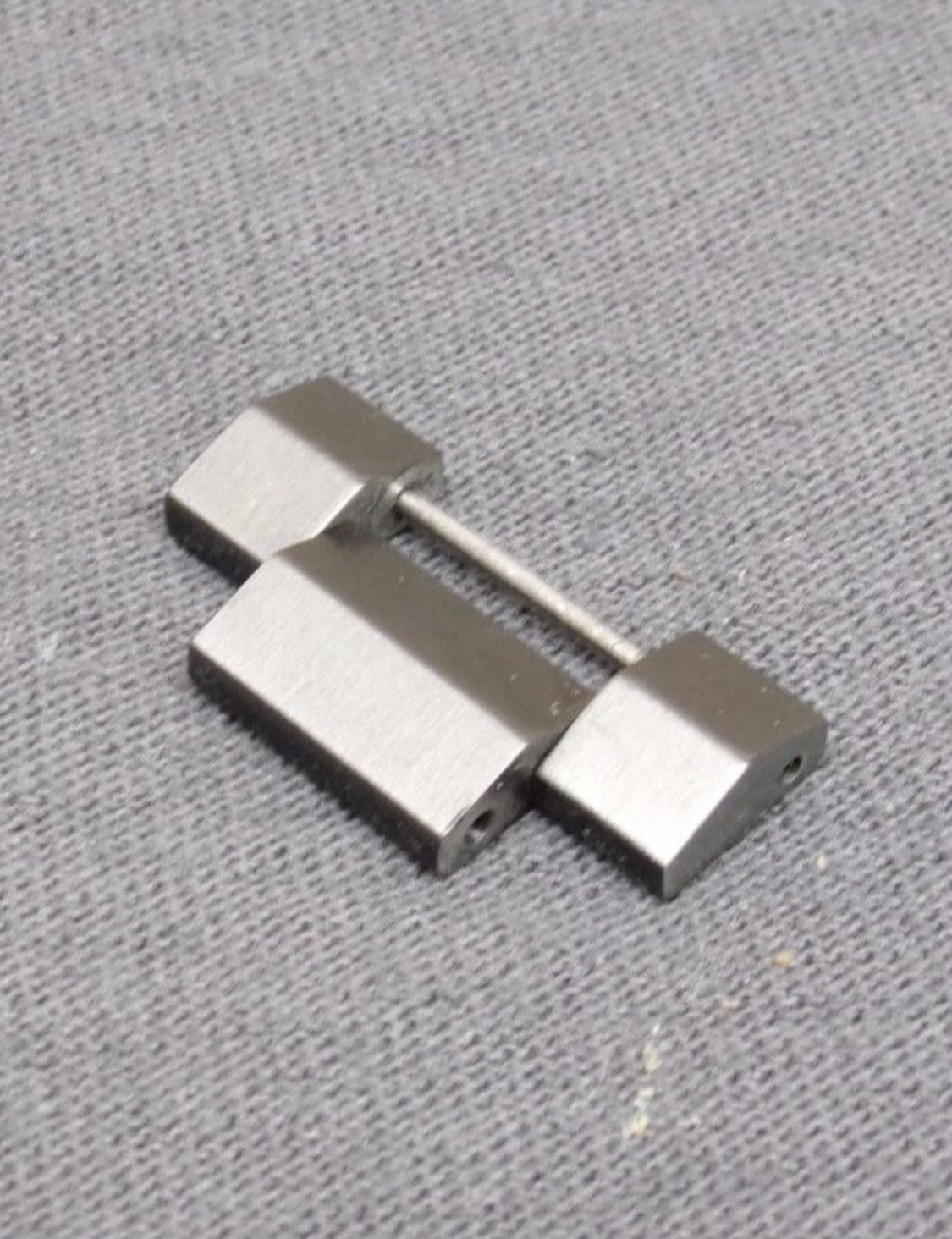 Nixon 51-30 Link Corporal (VERY IMPORTANT it’s Much Darker In Color Than The Photo. Like A Space Gray But Even Darker