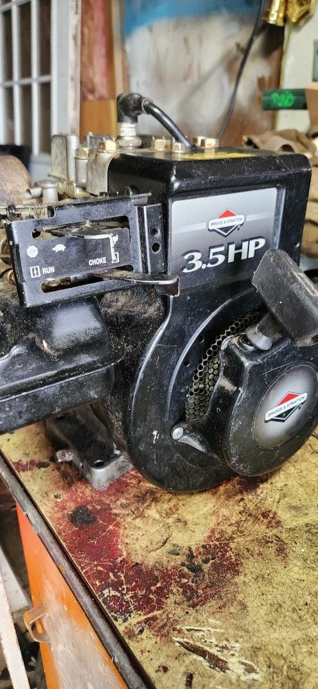 3.5 H.P. Briggs And Stratton Horizontal Shaft Engine