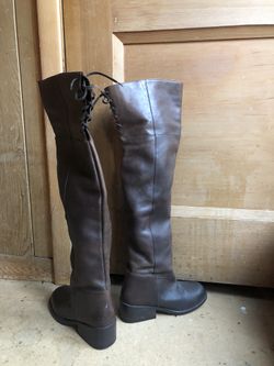 DKNY LEATHER BOOTS - 7.5