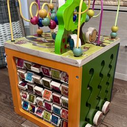 B. Toys Activity Cube USED