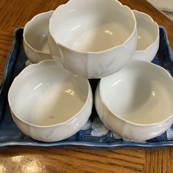 Porcelain trays with bowls