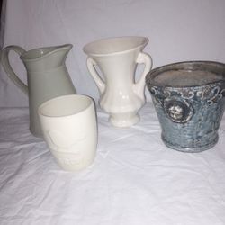 4 Planters/Vases