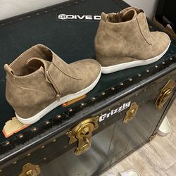 Athlefit Taupe Heel Sporty Boot  Size 8 