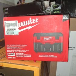 Milwaukee M18 Wet N Dry Vacuum 