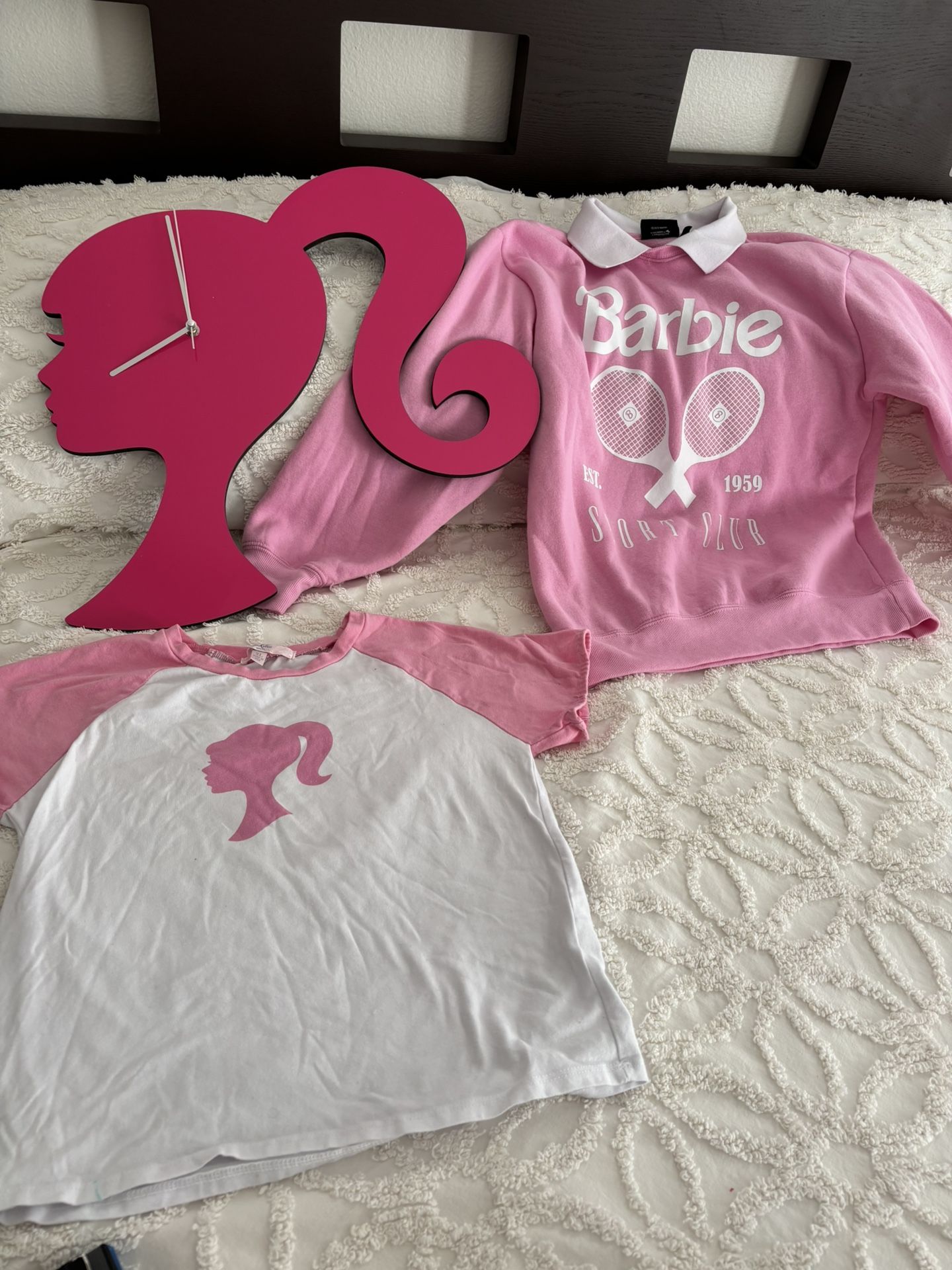 Barbie Clock And Clothes