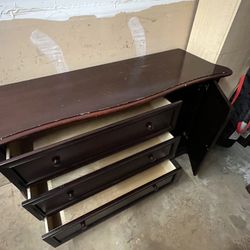 Wooden Dresser With 4 Drawers 