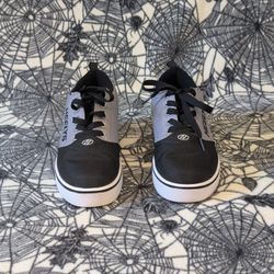 Heelys Skate Shoes – Gray/Black – Size 7 – Wheel-In Heel Sneakers