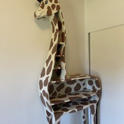 Giraffe Bookshelf 