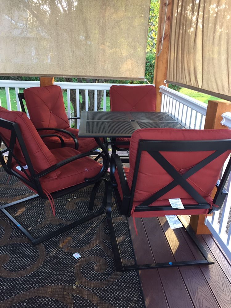 Table and 4 chers 