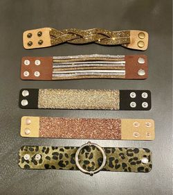 Set of 5 paparazzi snap bracelets.