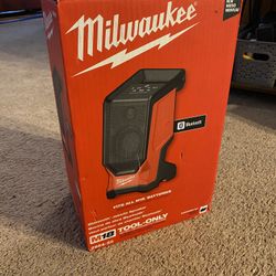 Milwaukee Bluetooth Jobsite Speaker 2954-20