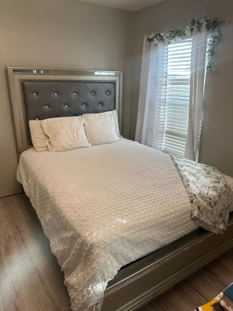  Queen  Posh Bed For Sale. 