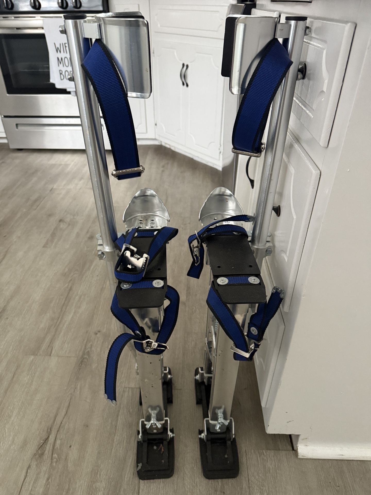 New Dry Wall Paint Stilts 18-30 In