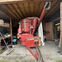 Gehl 125 Grinder Mixer