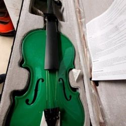 New!! Full Sized (4/4) Violin. Green