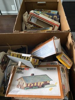 Vintage Tyco train set with accessories in boxes $150