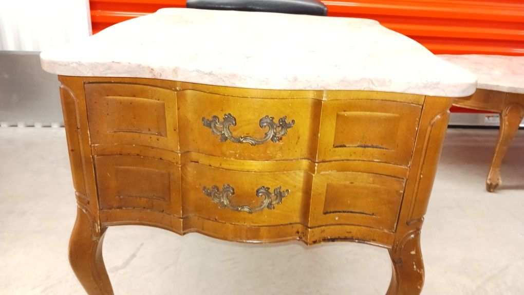 Vintage Hammary French Provincial Pink Marble Top Oak Wood End Table Side Table
For Sale