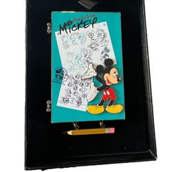 Disney WDW Featured Artist Jumbo Collection 2005 Let's Draw Mickey! LE 750 Pin.   This adorable Limited Edition 750 pin was released as part of the Fe