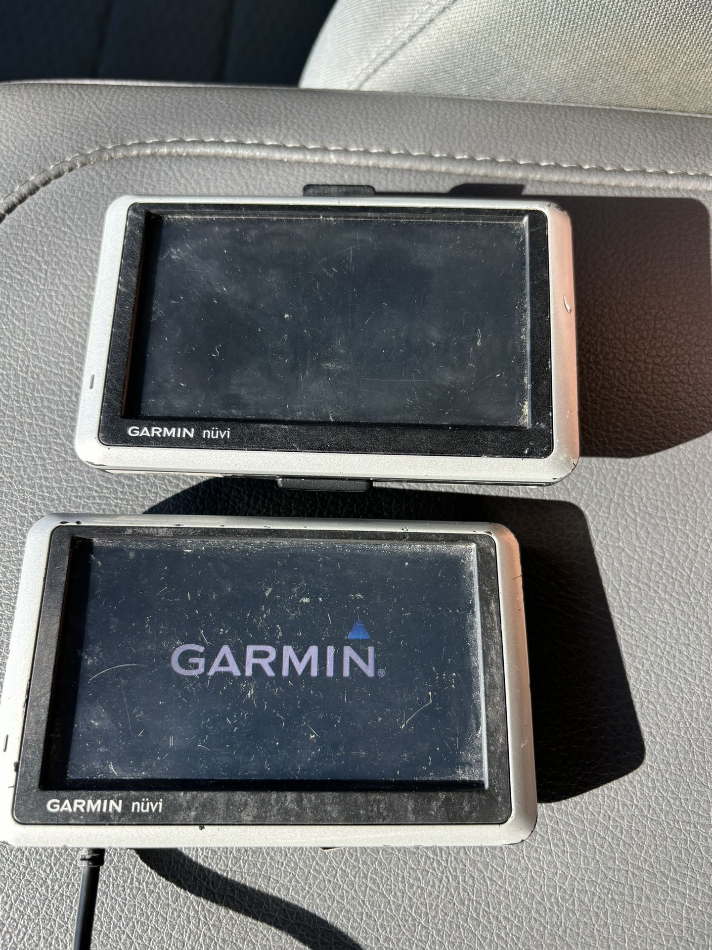 2 Garmin Gps