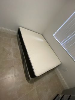 Full mattress with box spring (2pc set - new) 