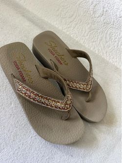Sketchers yoga foam sandals