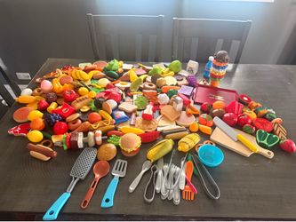 Play kitchen food and utensils