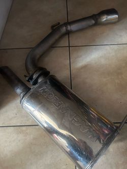 Muffler, magnaflow performance,sports, se puede adaptar a varios carros es husado pero esta bueno
