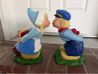 Kissing Dutch couple