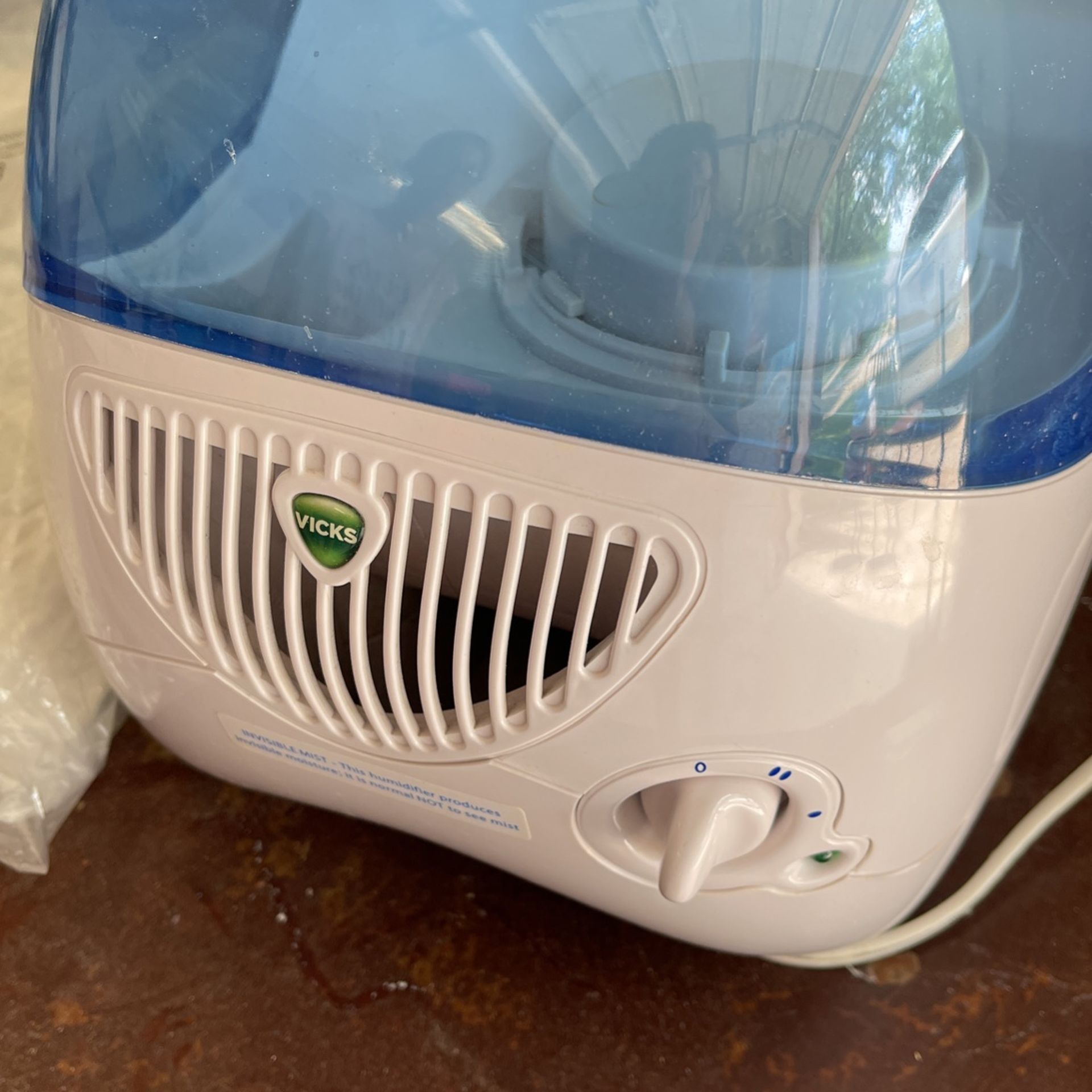 Vicks Invisible Mist Humidifier for Sale in Haltom City, TX OfferUp