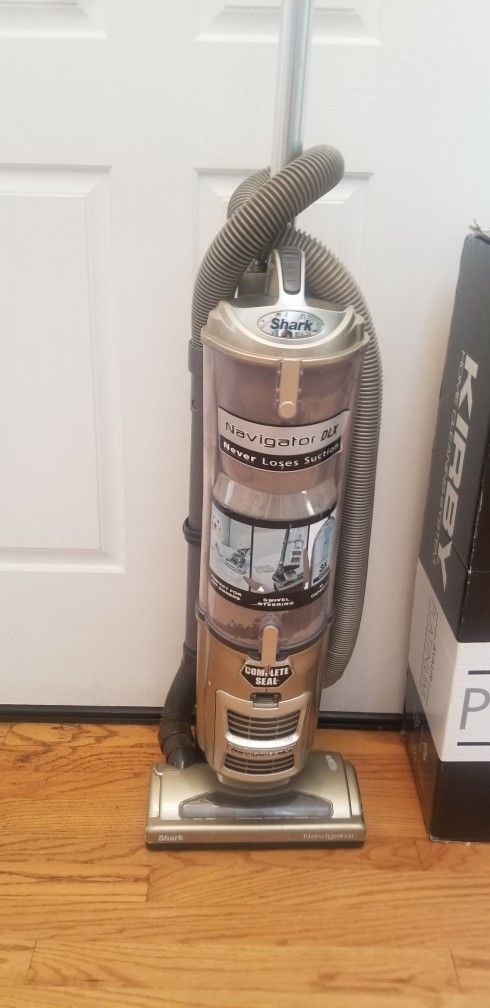 New Cond SHARK VACUUM With Attchments WORKS EXCELLENT , AMAZING POWER M