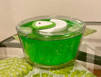 Salad Spinner with Pump Lid