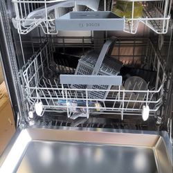 24" Pocket Handle 800 Series Dishwasher SHP78DM5N