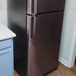 GE refrigerator (new)