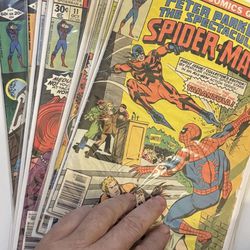 Spectacular Spiderman vintage lot of 10 clmics including #1. Also  8,9,10,11,13 and others