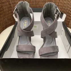 NEW Sexy Strappy Chunky Heel Sandals sz 6