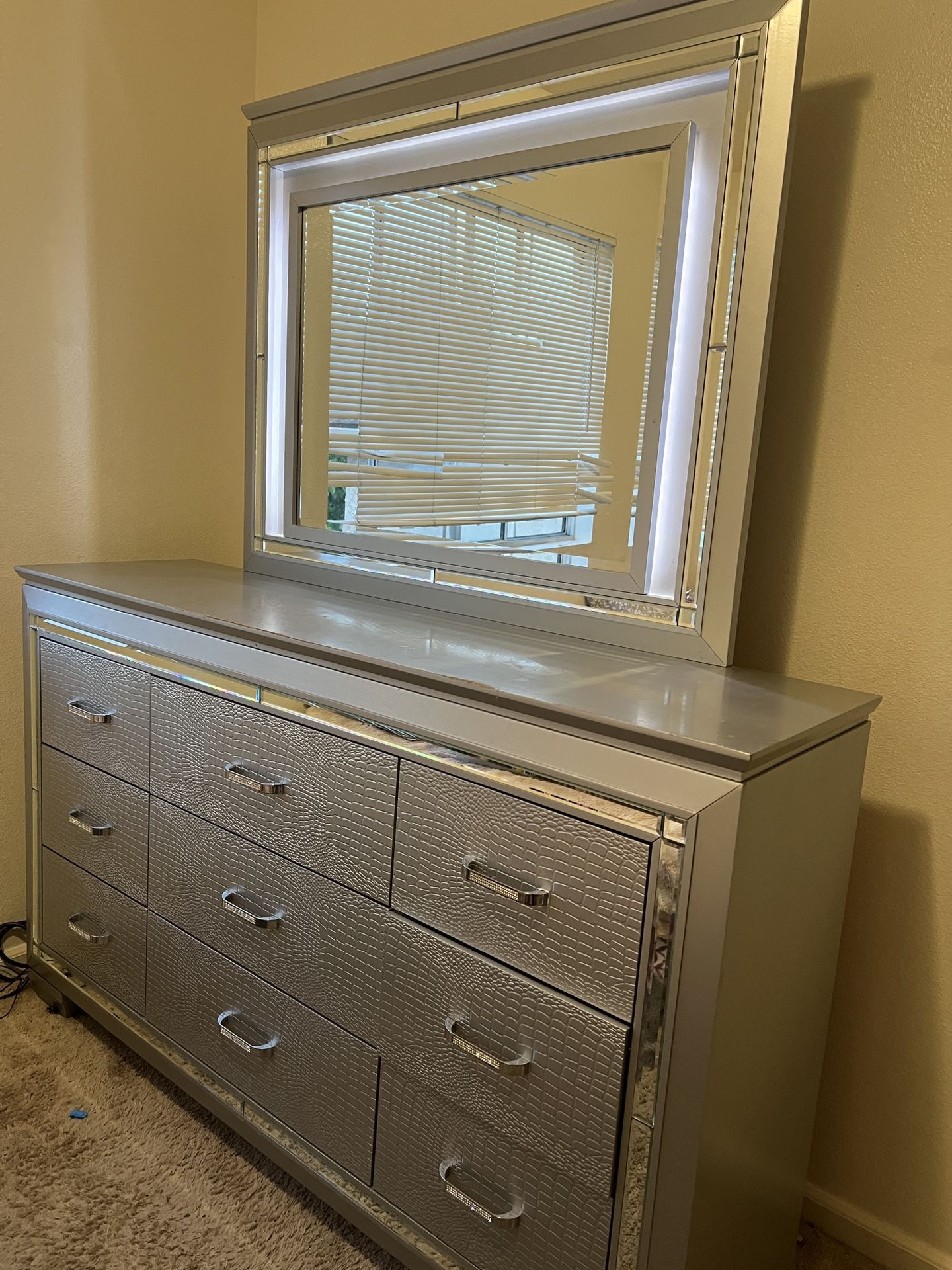 Queen Vanity Bedroom Set