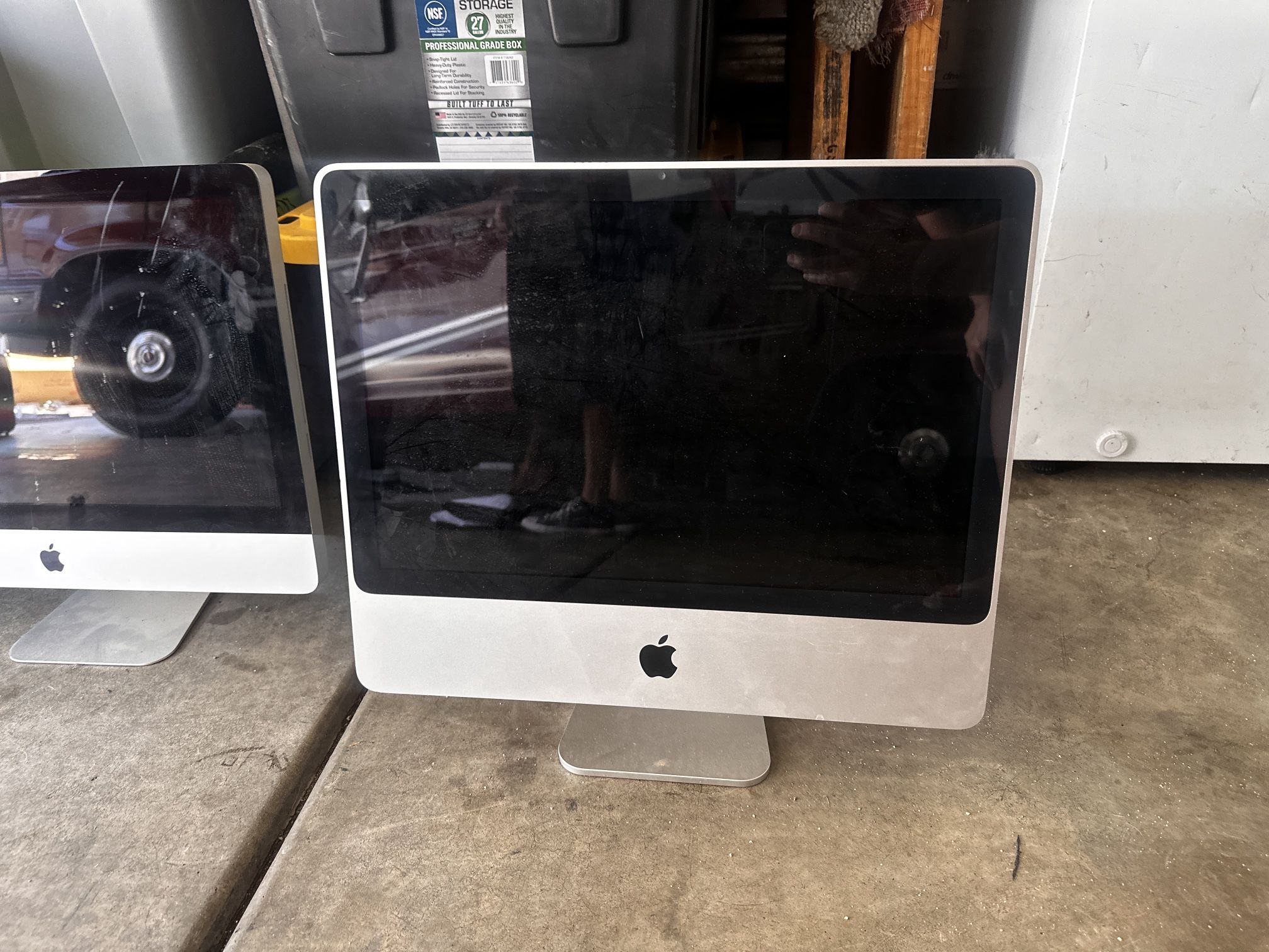 Apple 🍎 Monitors 25$ Each
