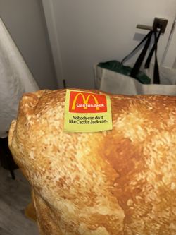 TRAVIS SCOTT MCDONALDS  PILLOW COLLAB (DELIVERY)