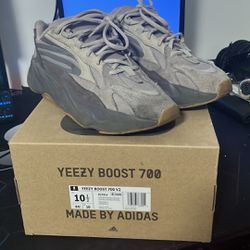Yeezy Boost 700 V2 “Tephra” Size 10.5