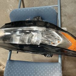 Ford Fusion2014  Right Side Headlight