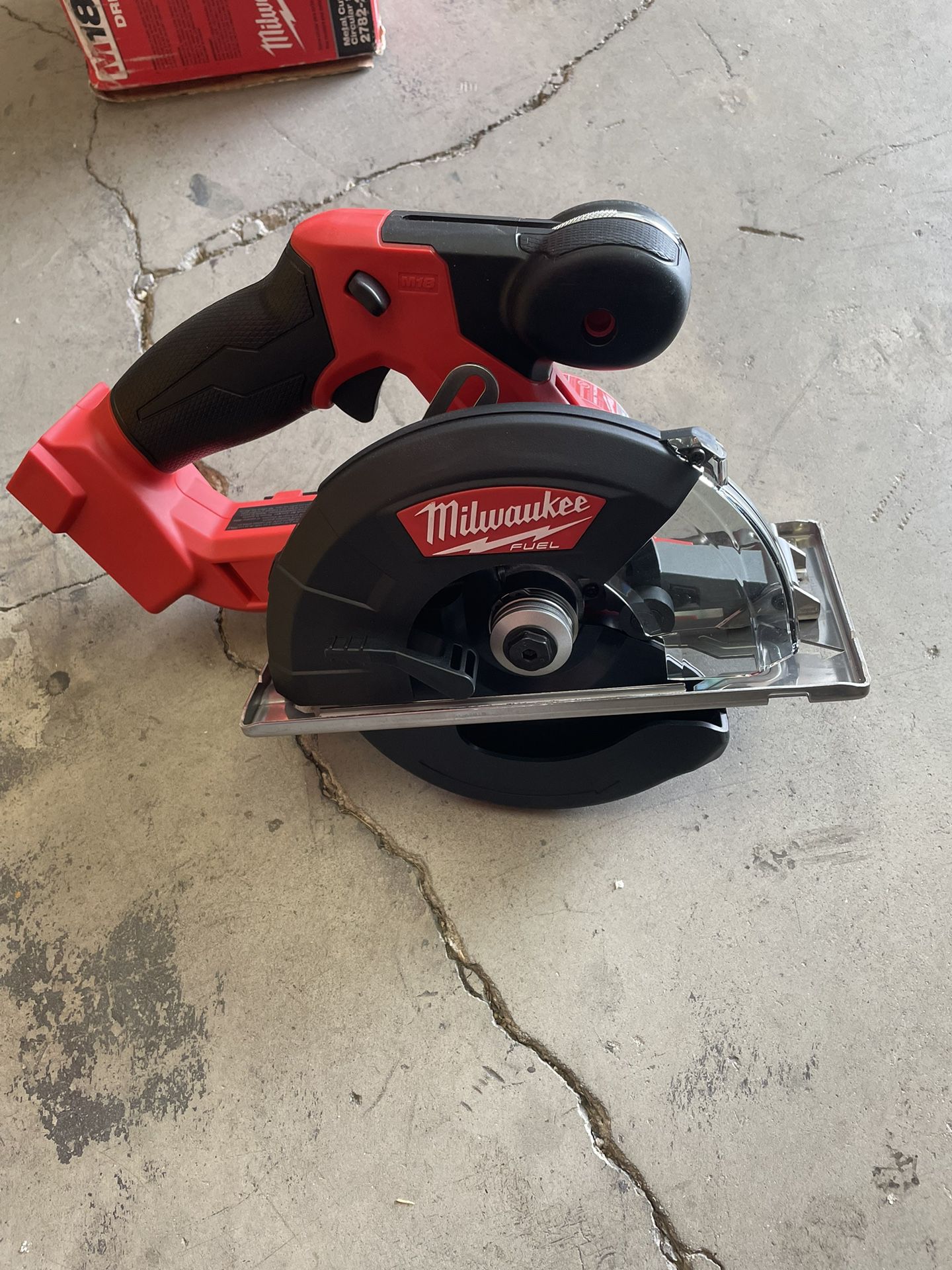 Milwaukee M18 FUEL 18-Volt Lithium-Ion Brushless Cordless Metal Cutting 5-3/ in. Circular Saw (Tool-Only) w/ Metal Saw Blade for Sale in Hesperia, CA  OfferUp