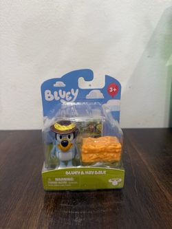 Bluey & Hay Bale Figure Set