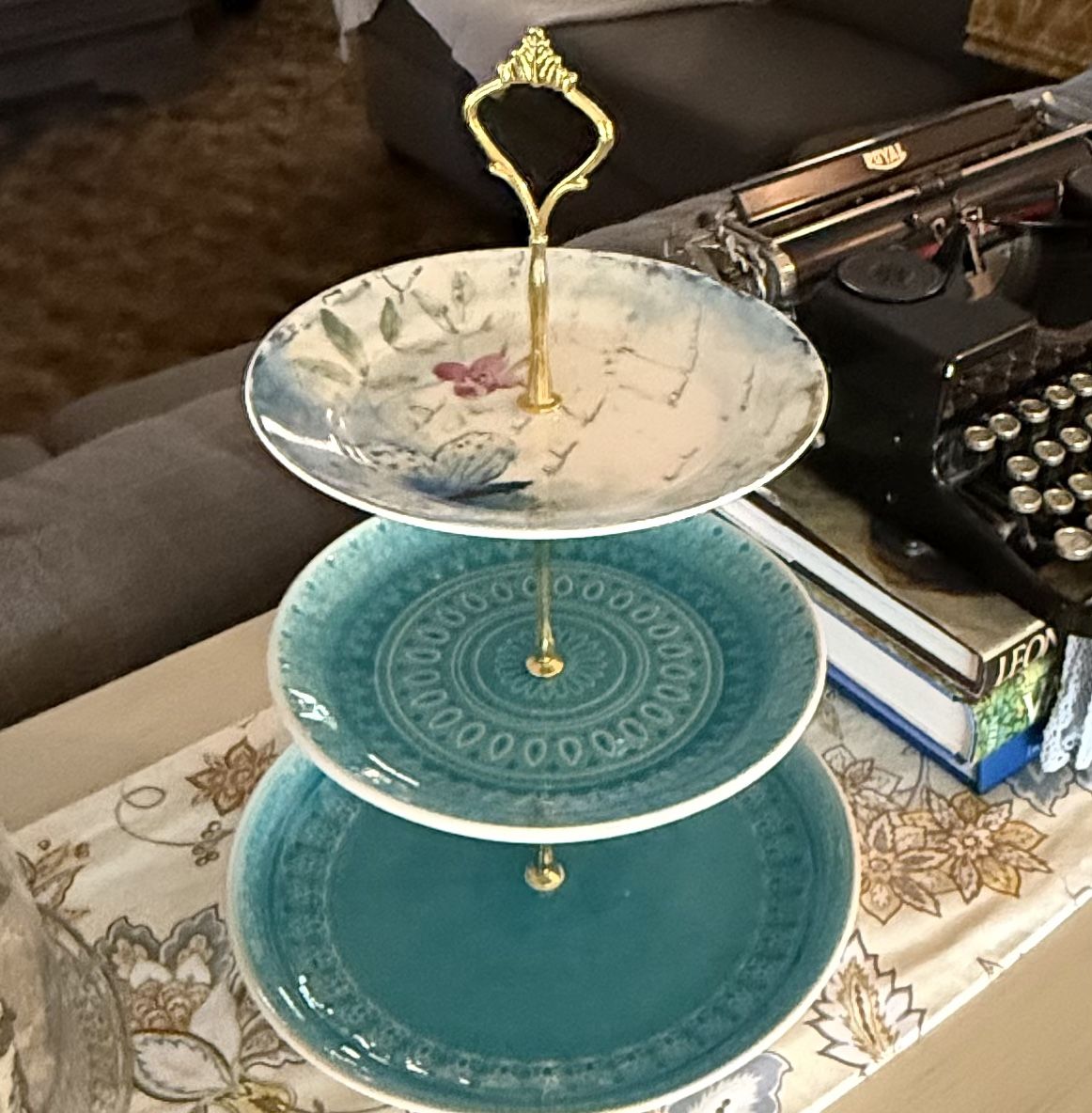 Porcelain 3 Tiered Base 