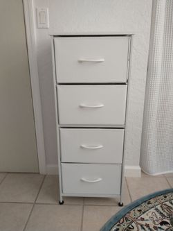 4 Drawer Storage Chest in White