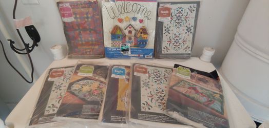 LOT OF YARN/CROSS STITCH PATTERNS