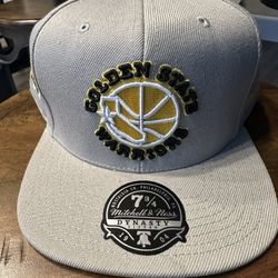 Brand NEW with tags Mitchell & Ness Golden State Warriors fitted hat 7 3/4