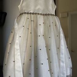 White Dress 5T Never Worn 