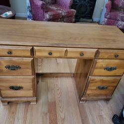 Solid Oak Desk Excellent Condition 