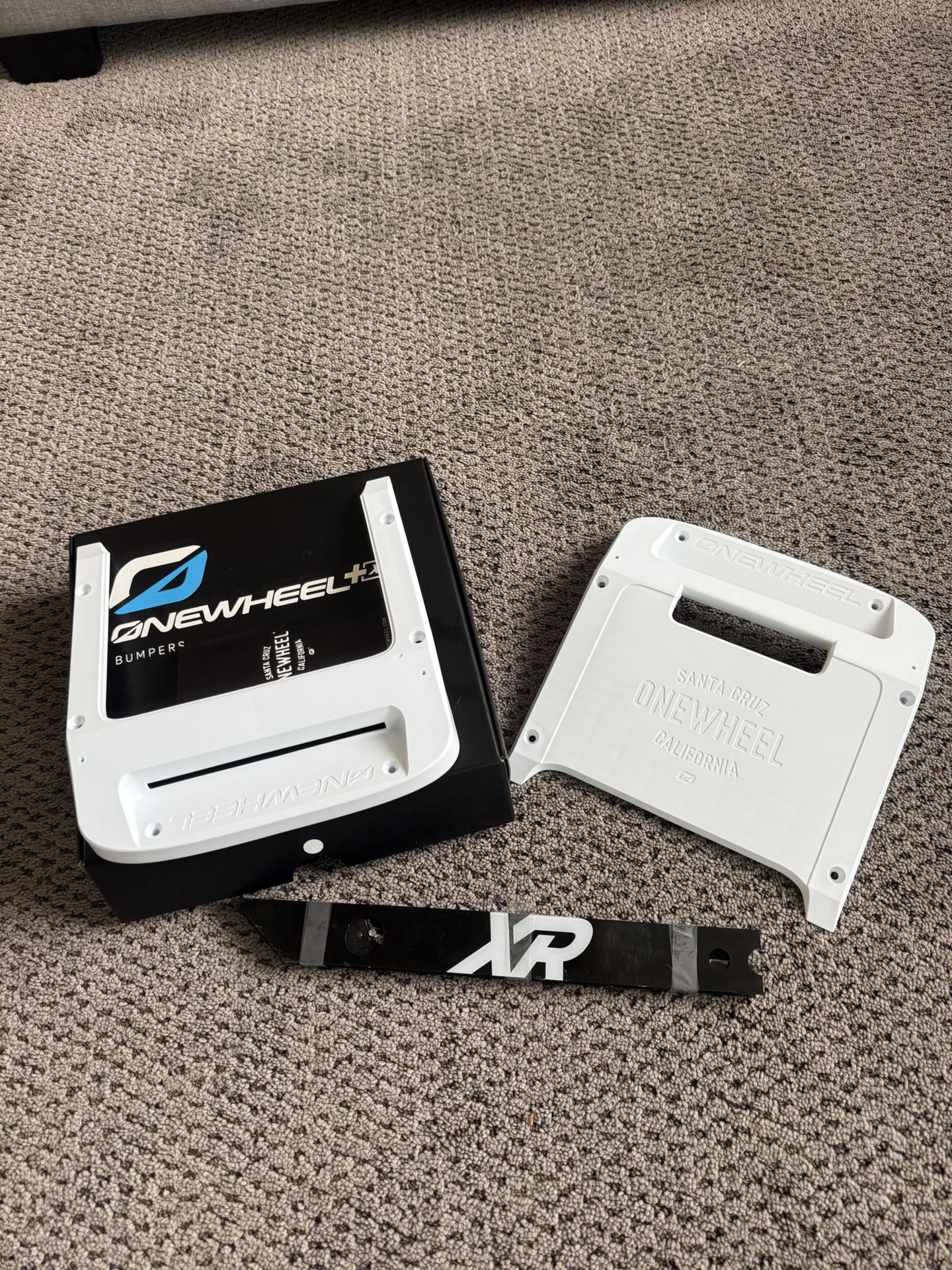 Brand new Onewheel XR white bumper and excellent condition Black rail