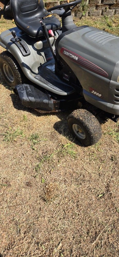 Craftman Ridding Lawn Mower